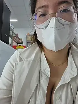 Stripchat Sex Cam of HinaLovely