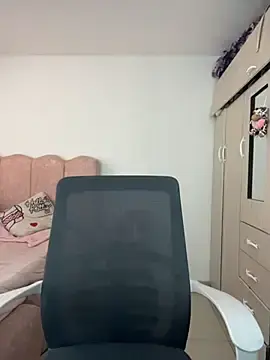 Stripchat Sex Cam of Emmily_19