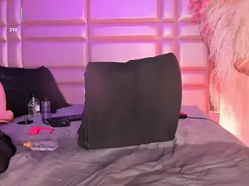 Stripchat Live Porn of MiaaXXX1