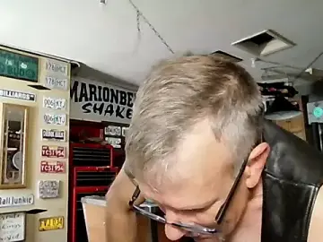 Stripchat Sex Cam of truckdawg2023