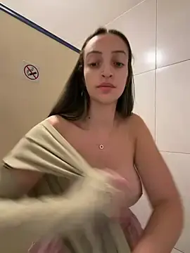 Stripchat Adult Webcam of BelleLouiseVp