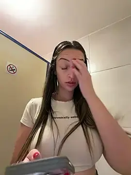 Stripchat Free Porn Cam of BelleLouiseVp