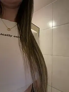 Stripchat Free Live Porn of BelleLouiseVp