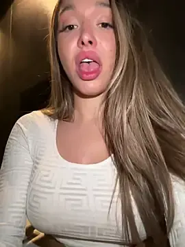 Stripchat Free Porn Cam of barbiehumpxxx