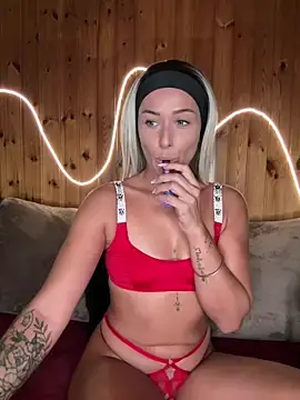 Stripchat Adult Webcam of petrouchkaaa_