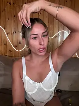 Stripchat Free Live Porn of petrouchkaaa_