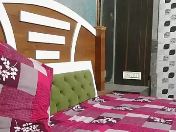Stripchat Free Porn Cam of Riyaa_Kaur