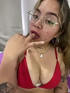 Stripchat Live Sex Cam of Lindalatina2001