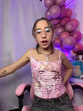 Stripchat Adult Webcams of Littlebunny21
