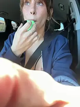 Stripchat Sex Cam of MommyGambit