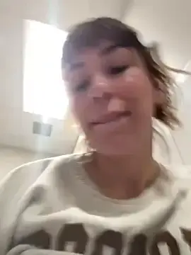 Stripchat Sex Cam of MommyGambit