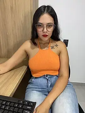 Stripchat Watch Live Sex Cams of EmmaCurvyy