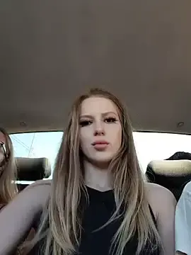 Stripchat Live Sex Cam of caressyourself