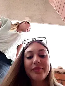 Stripchat Live Sex Cam of caressyourself