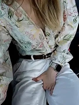 Stripchat Best live sex cam show of caressyourself