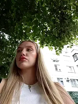 Stripchat Free Porn Cam of caressyourself
