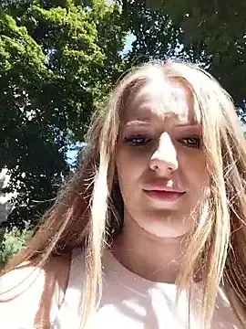 Stripchat Sex Cam of caressyourself