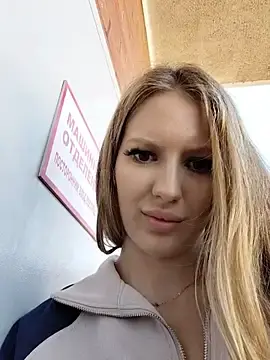 Stripchat Free Porn Cam of moretheninfinity