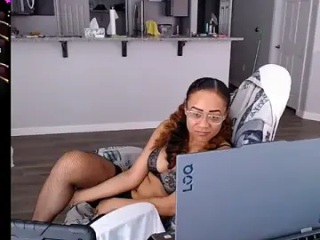 Stripchat Watch Live Sex Cams of ReeseZen