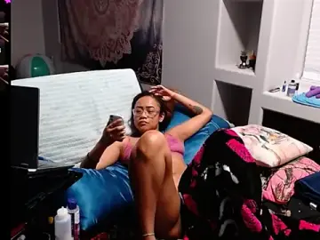 Stripchat Live Sex Cam of ReeseZen