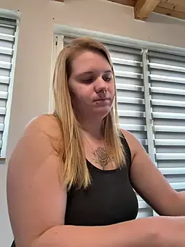 Stripchat Live Sex Cam of RubyyBlue