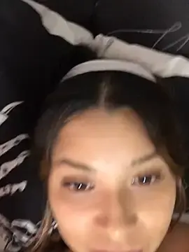Stripchat Sex Cam of 3littles