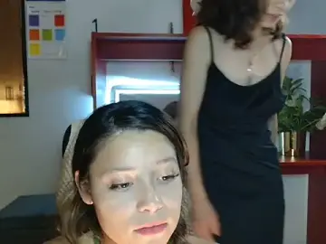 Stripchat Sex Cam of 3littles