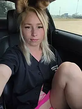 Stripchat Sex Cam of POPPY_XO