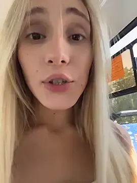 Stripchat Live Sex Cam of Pink_Kiss