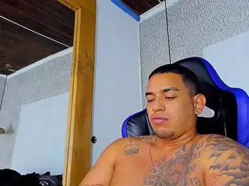 Stripchat Live Sex of Damian09_