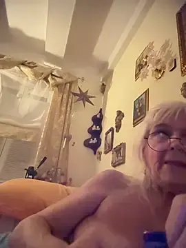 Stripchat Free Porn Cam of HotGrandma70
