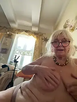 Stripchat Free Live Porn of HotGrandma70