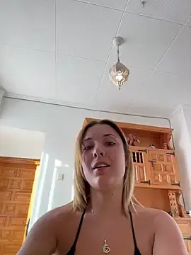 Stripchat Sex Cam of KarlaLuar_