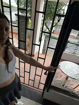 Stripchat Sex Cam of LittleDoll___