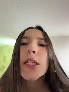 Stripchat Free Porn Cam of LittleDoll___