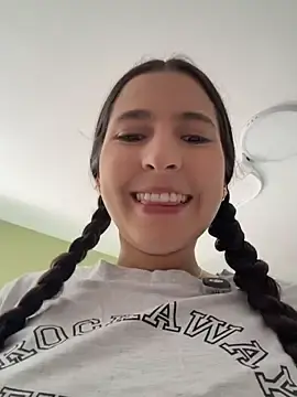 Stripchat Sex Cam of LittleDoll___