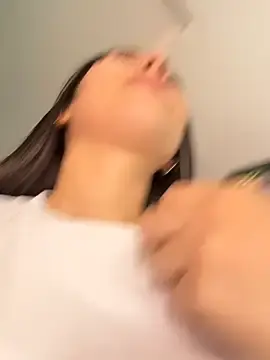 Stripchat Live Sex Cam of LittleDoll___