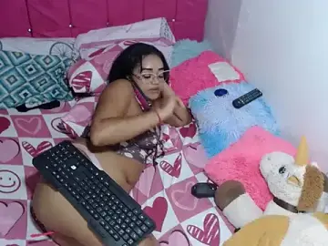 Stripchat Live Sex Cam of kiara_milf_