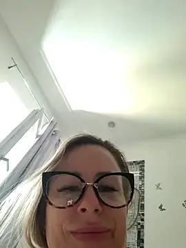 Stripchat Nude Webcam of Monique_2023
