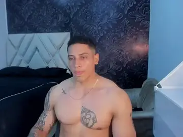 Stripchat Free Live Porn of tom_fox15