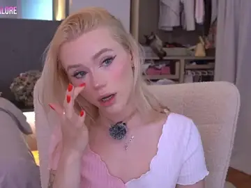 Stripchat Nude Webcam of LexieLoree
