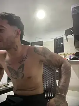 Stripchat Free Porn Cam of Enzomoretti__