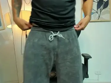 Stripchat Free Porn Cam of justin_payn14