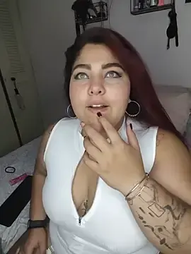 Stripchat Sex Cam of kendra_lil_evill