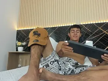 Stripchat Watch Live Sex Cams of Bruno_fox