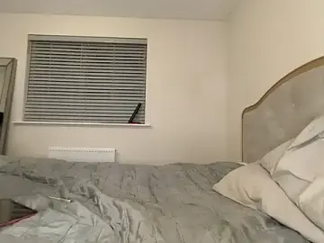 Stripchat Live Sex Cam of lola_raeXX