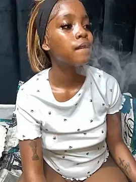 Stripchat Free Porn Cam of Littlebunny33
