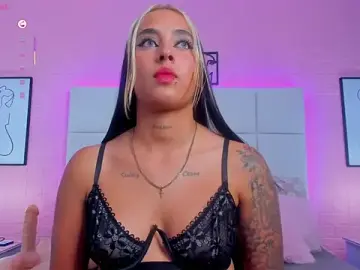 Stripchat Live Sex Cam of charlotte_kisss