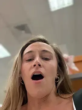 Stripchat Live Porn of lunagirl13