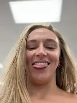 Stripchat Live Sex of lunagirl13